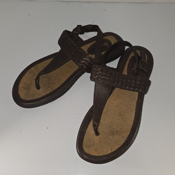 A6. BOC Women’s Sandals  Split Toe Casual Flat Brown Sandals Size 10M - Picture 1 of 5